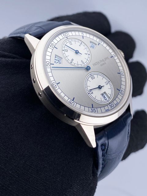 Patek Philippe Complications 5235G-001 Image 3